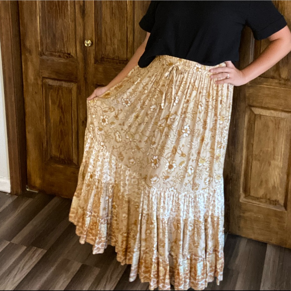 NWT Boutique long flowy skirt size medium